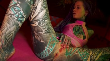 Isis reccomend heavily tattooed woman fingering herself