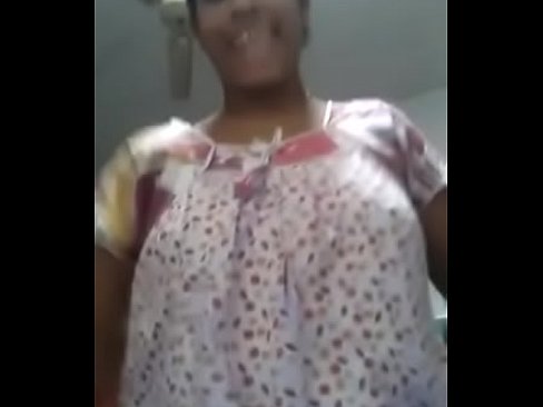 Indian aunty adjust saree show