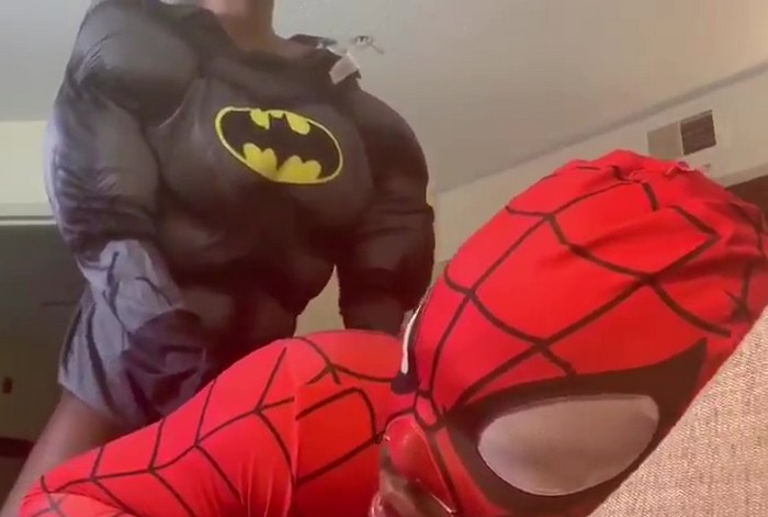 Porno parody spiderman takes black