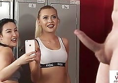 Teen cums busy changing room